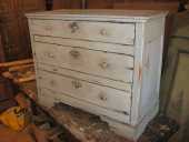 Comò trasformato in stile Delabrè