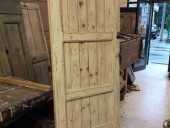 Altra facciata porta vecchia trasformata in shabby