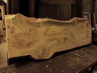 Tavola di legno grezzo pre restauro